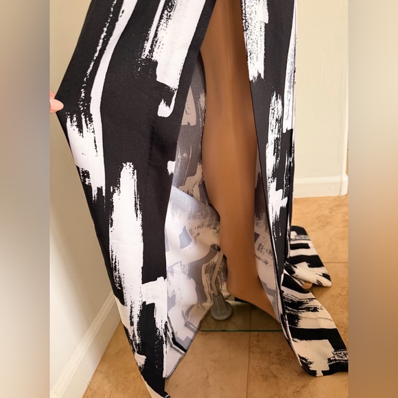 Solace London Abstract Black and White Women's Pants - Picture 5 of 12